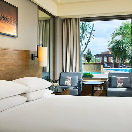 Renaissance Johor Bahru Hotel Eksteriør billede Deluxe Pool Access